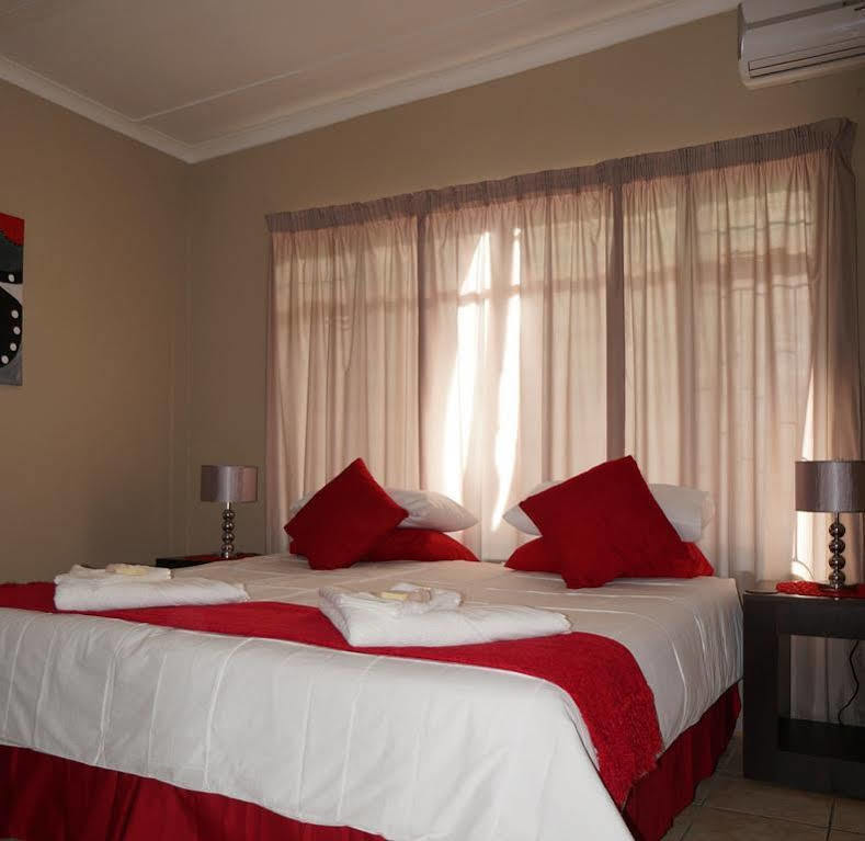 Mckala Guesthouse Kimberley Kültér fotó